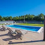 Tiffany With Private Pool And Garden Porec