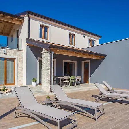 Tiffany With Private Pool And Garden Villa Poreč