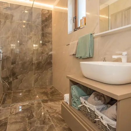 וילה Tiffany With Private Pool And Garden פורץ