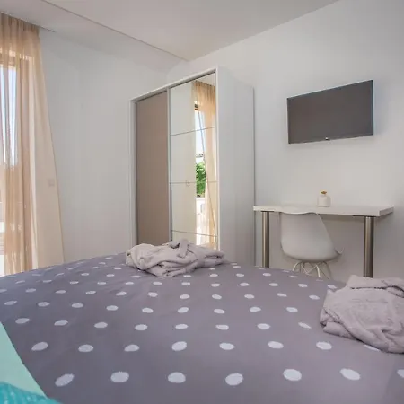 וילה Tiffany With Private Pool And Garden