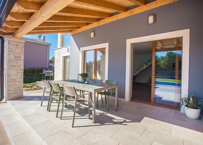 Villa Tiffany With Private Pool And Garden Poreč