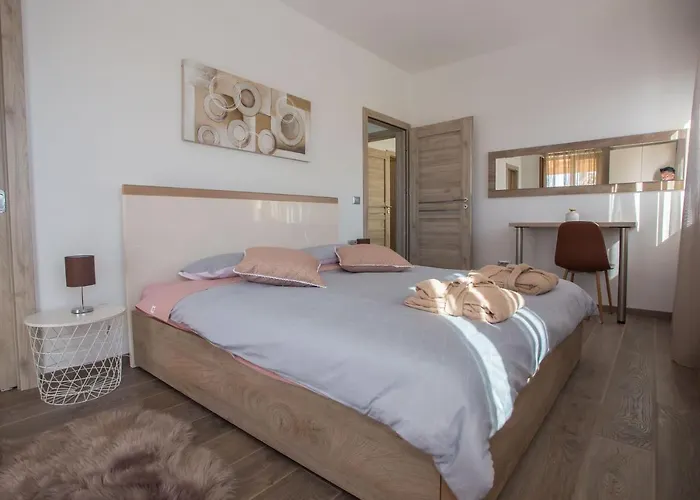 Villa Tiffany With Private Pool And Garden *