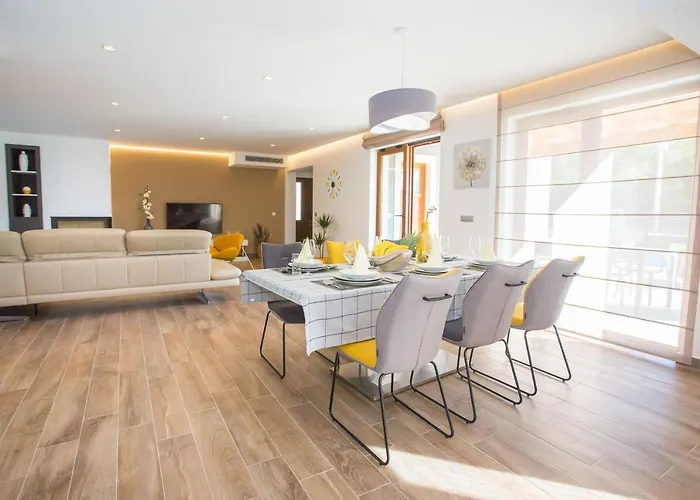 Villa Tiffany With Private Pool And Garden Poreč