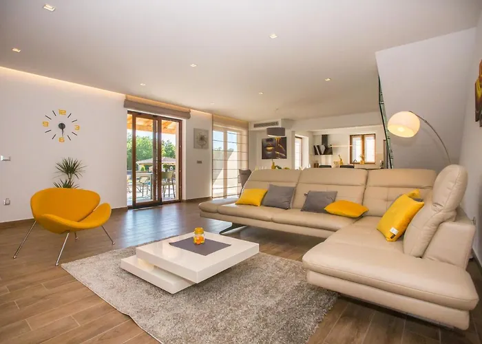 Tiffany With Private Pool And Garden Villa