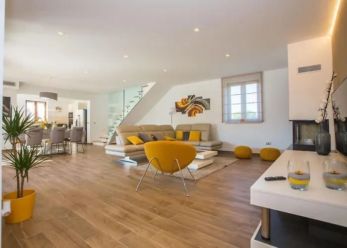 Tiffany With Private Pool And Garden