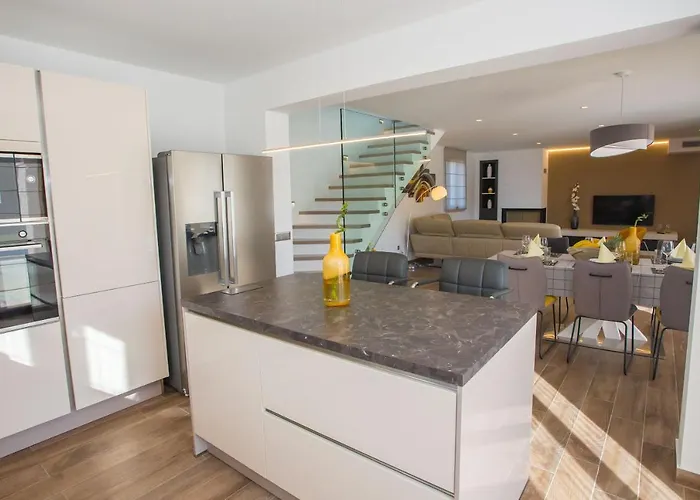 Tiffany With Private Pool And Garden Villa