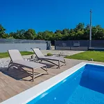 Tiffany With Private Pool And Garden 别墅 波雷奇