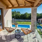 Tiffany With Private Pool And Garden 别墅