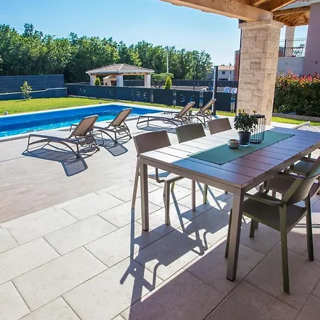 Tiffany With Private Pool And Garden * Porec