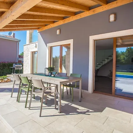 Villa Tiffany With Private Pool And Garden Porec
