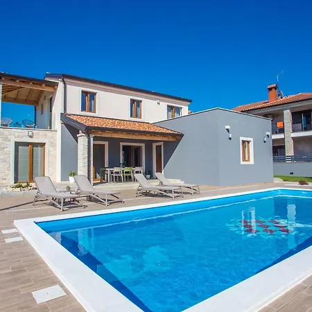 Tiffany With Private Pool And Garden