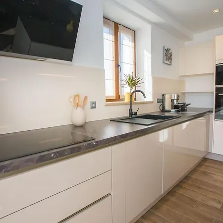 Tiffany With Private Pool And Garden Villa Poreč