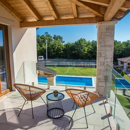 Tiffany With Private Pool And Garden Willa