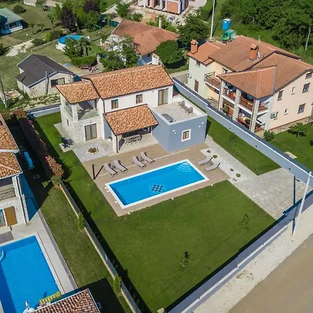 Βίλα Tiffany With Private Pool And Garden Πόρετς