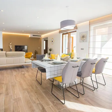 Villa Tiffany With Private Pool And Garden Poreč