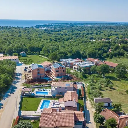 Tiffany With Private Pool And Garden Villa