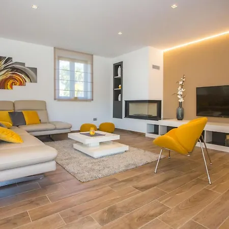 Tiffany With Private Pool And Garden *