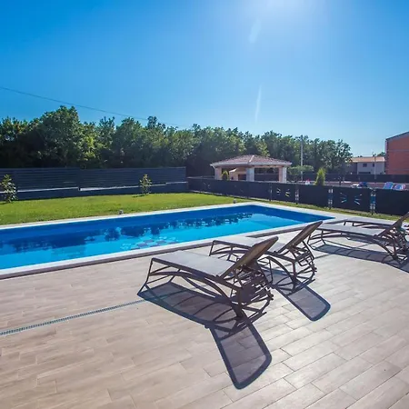 Tiffany With Private Pool And Garden ポレッチ