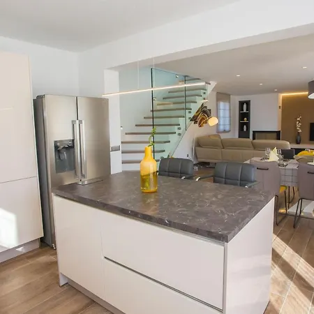 Tiffany With Private Pool And Garden ヴィラ