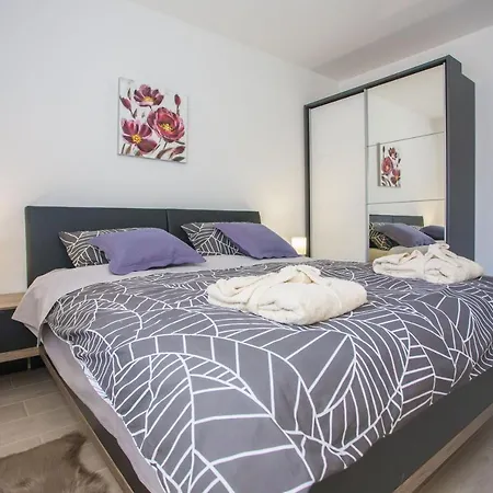 Tiffany With Private Pool And Garden Villa Poreč