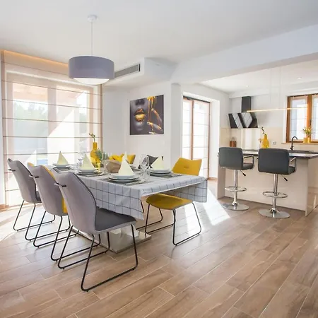 Tiffany With Private Pool And Garden * Poreč