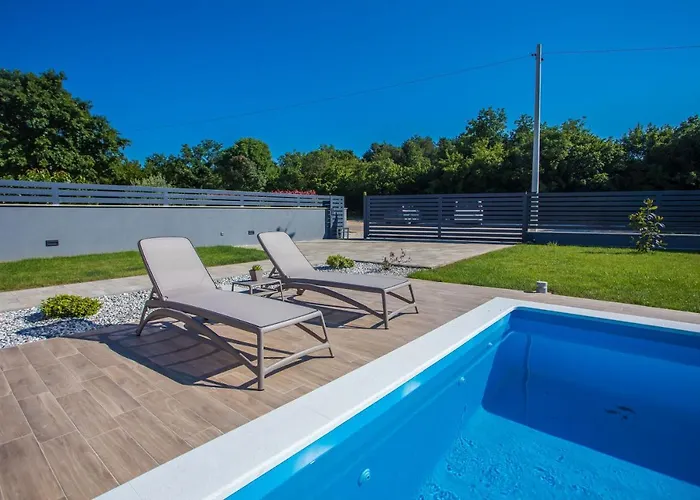 Tiffany With Private Pool And Garden Villa Porec