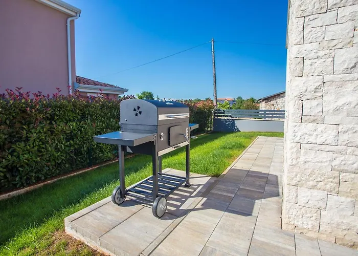 Tiffany With Private Pool And Garden Villa