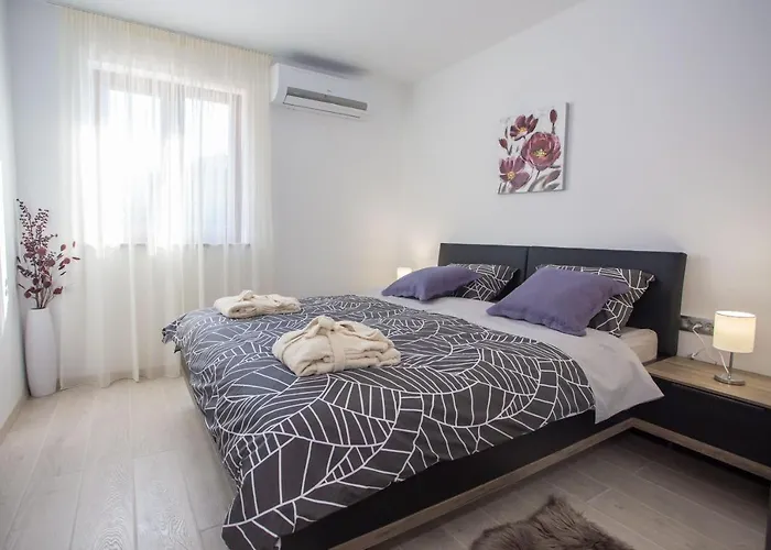 Tiffany With Private Pool And Garden *