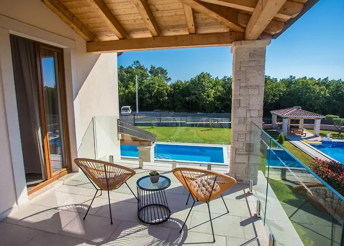 Tiffany With Private Pool And Garden Willa