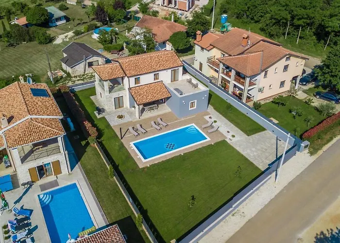 Villa Tiffany With Private Pool And Garden Poreč