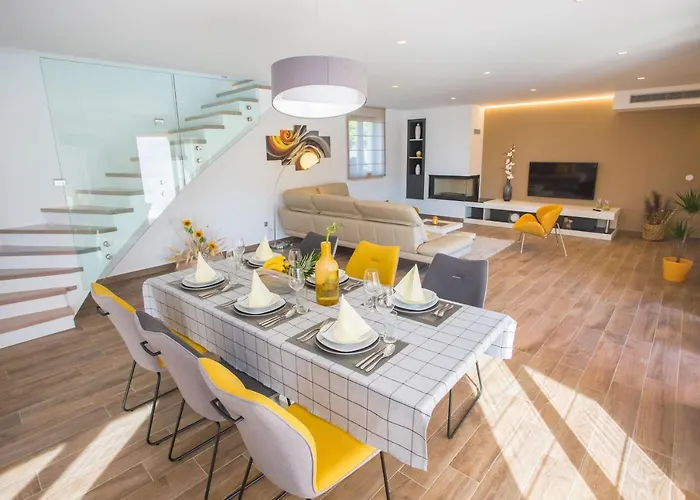 Villa Tiffany With Private Pool And Garden