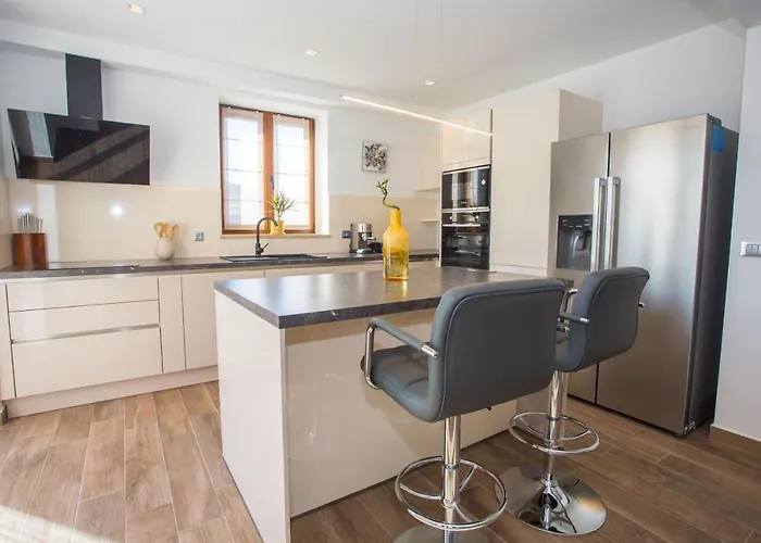 Tiffany With Private Pool And Garden Villa Poreč