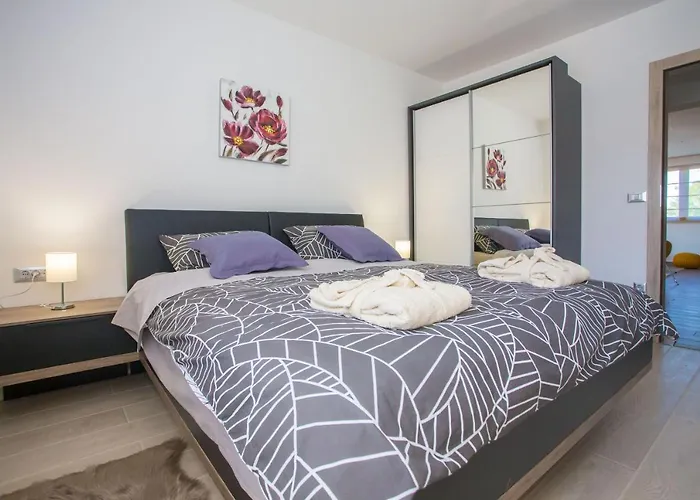 Tiffany With Private Pool And Garden Villa Poreč