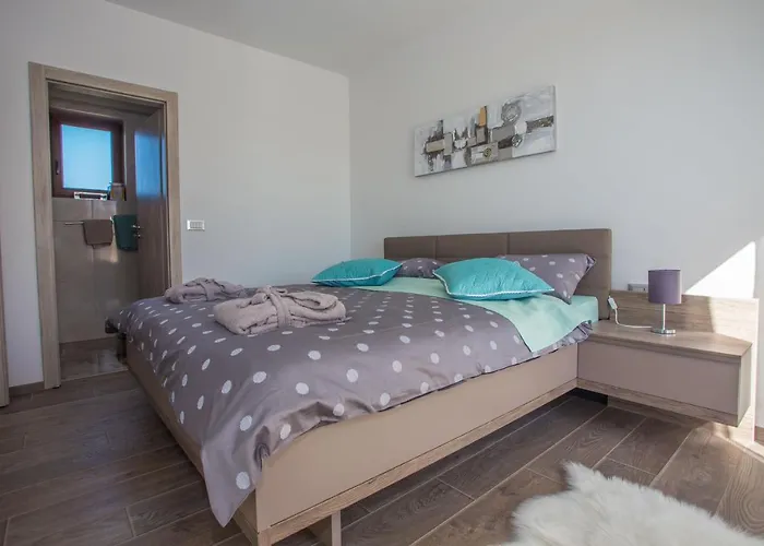 Tiffany With Private Pool And Garden