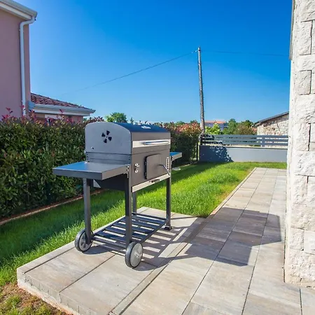 Tiffany With Private Pool And Garden ヴィラ