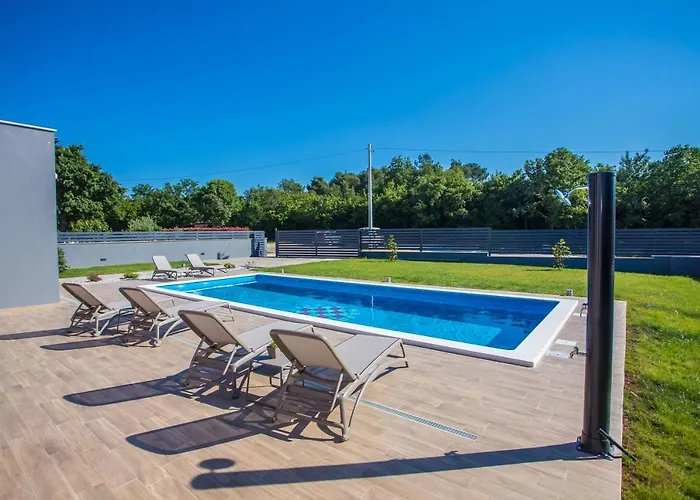 Tiffany With Private Pool And Garden ポレッチ