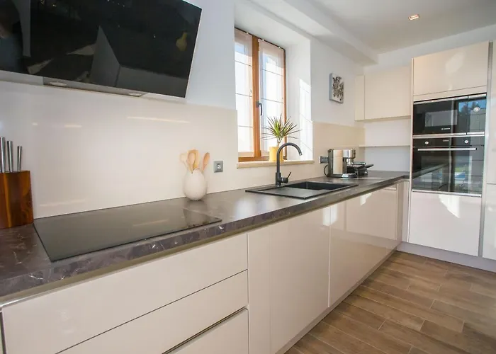 Tiffany With Private Pool And Garden ヴィラ ポレッチ