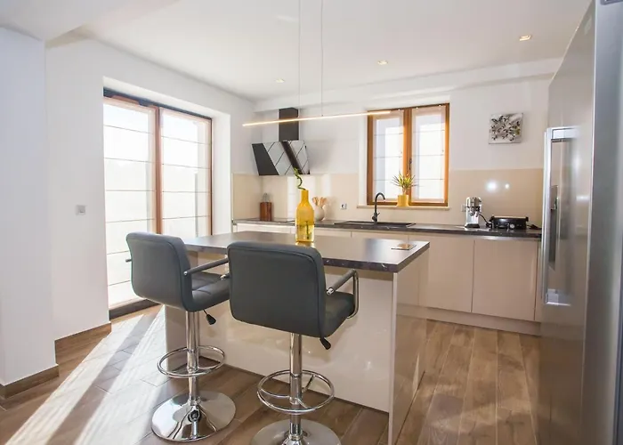 Tiffany With Private Pool And Garden * ポレッチ